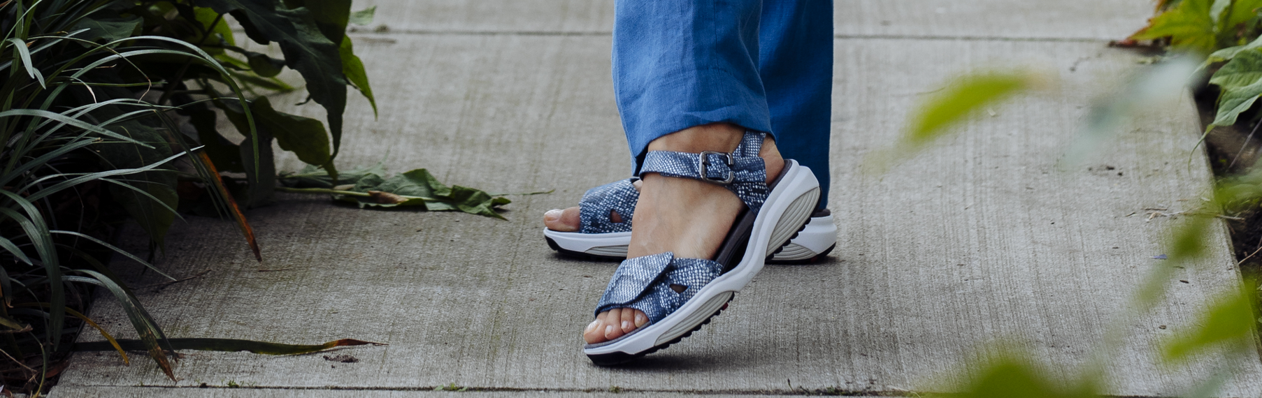 Trend: Sandalen mit breiten Riemen