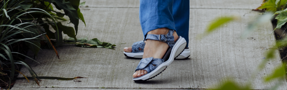 Trend: Sandalen mit breiten Riemen