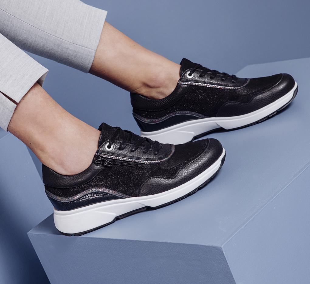stretch walker shoes